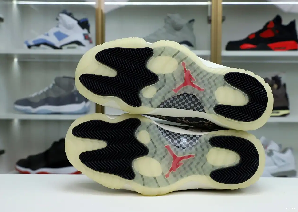 JORDAN 11 BONE AIR SNAKESKIN LIGHT LOW 0511